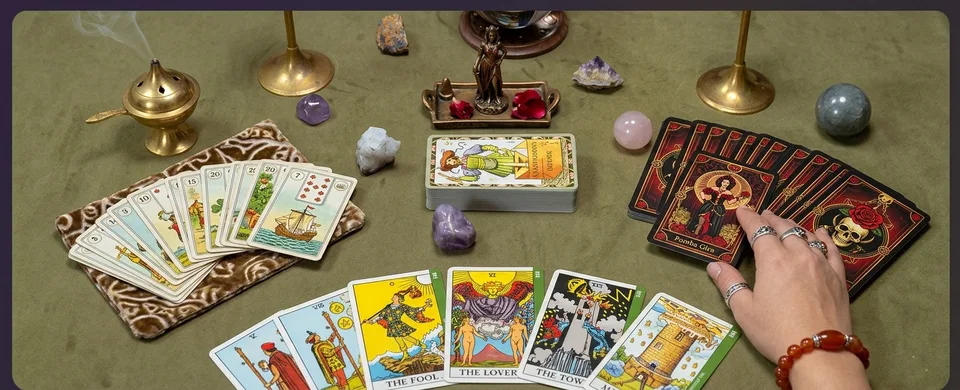 Oráculos — cartas de tarot e cristais